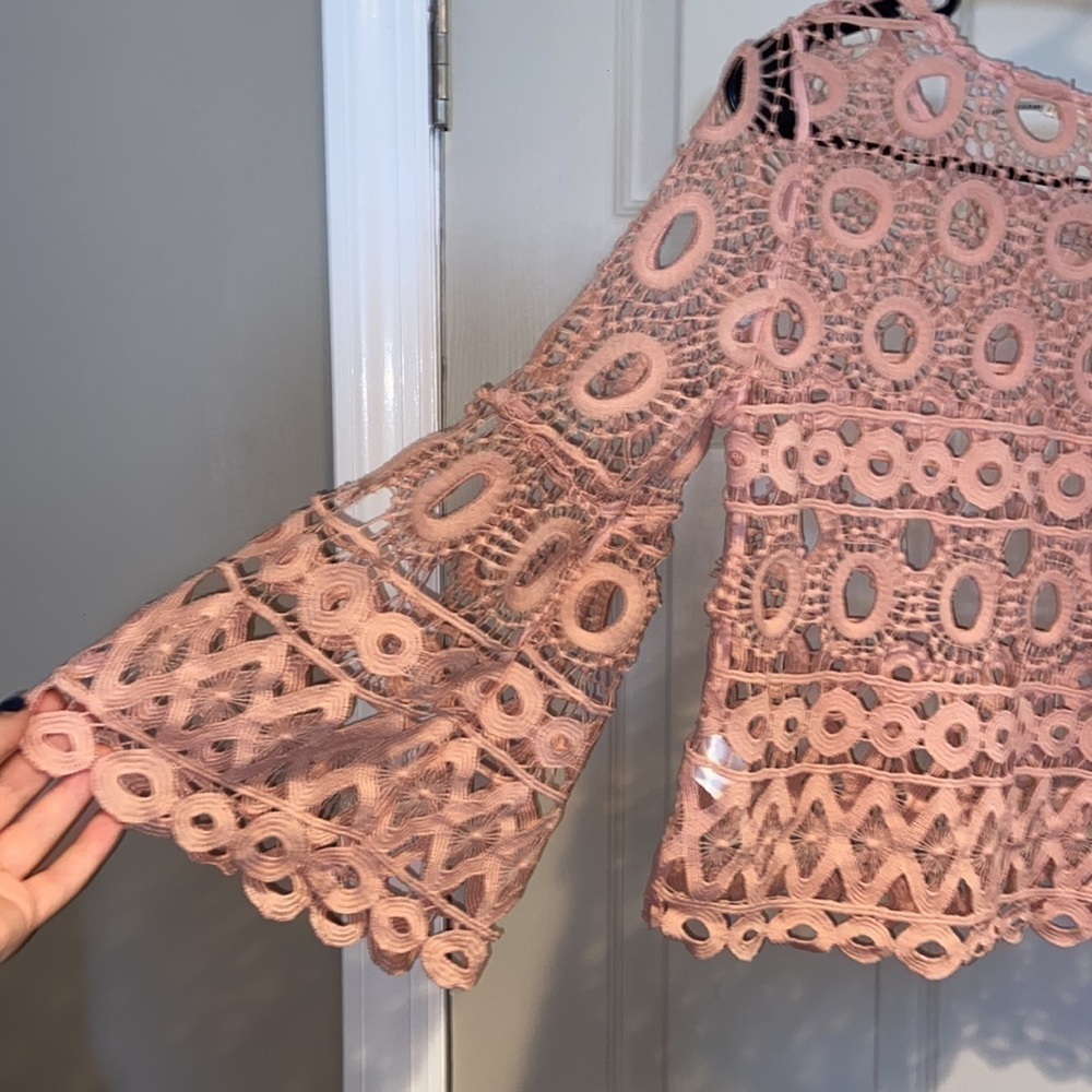Light Pink Lace Boho Top with Bell Sleeves Size Medium - Picture 3 of 3